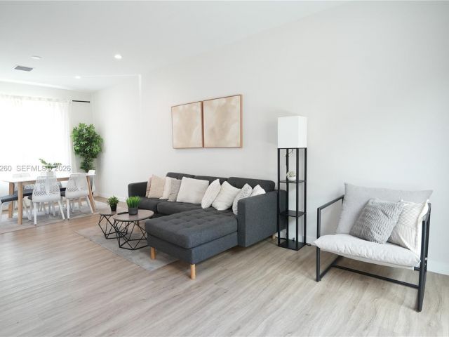 Home for rent at 211 SE 4th St 3 - photo 7462233