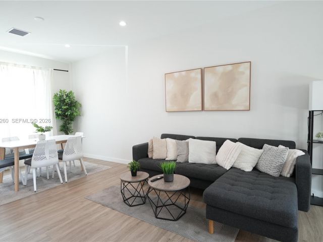 Home for rent at 211 SE 4th St 3 - photo 7462234