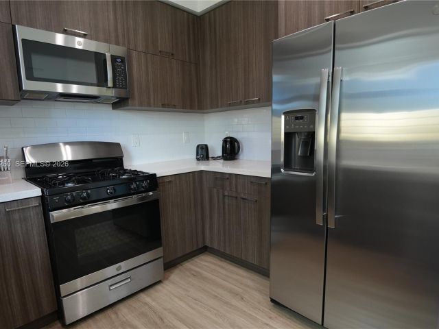 Home for rent at 211 SE 4th St 3 - photo 7462238