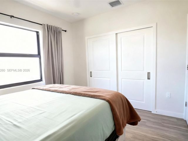 Home for rent at 211 SE 4th St 3 - photo 7462245