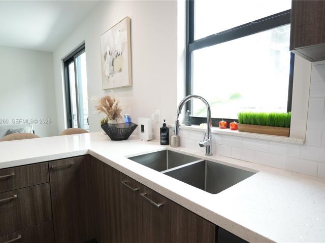 Home for rent at 211 SE 4th St 3 - photo 7462246