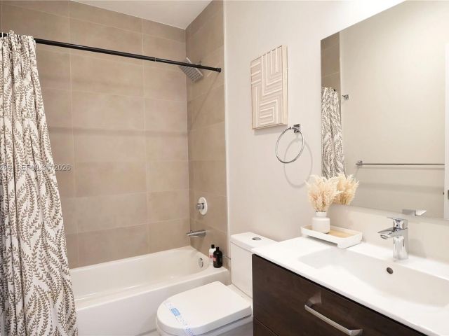 Home for rent at 211 SE 4th St 3 - photo 7462247