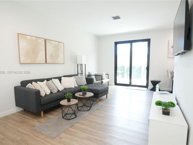 Home for rent at 211 SE 4th St 3 - photo 7462248