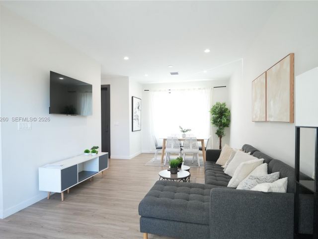 Home for rent at 211 SE 4th St 3 - photo 7462249