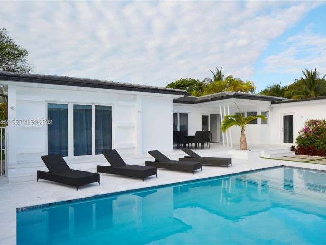 Home for rent at 880 N Venetian Dr - photo 7468974