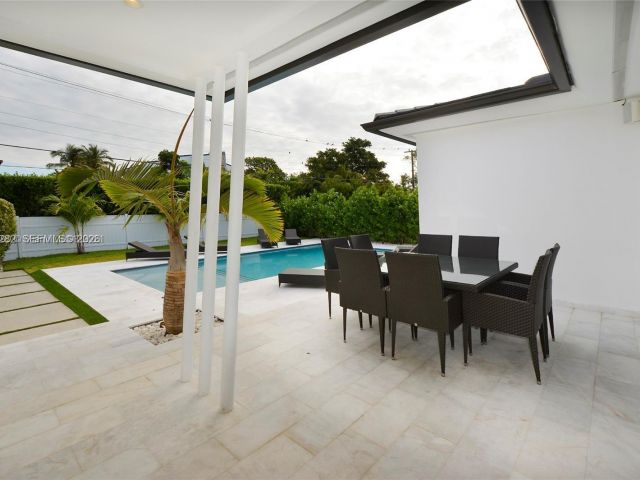 Home for rent at 880 N Venetian Dr - photo 7468976