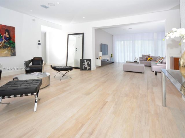 Home for rent at 880 N Venetian Dr - photo 7468979