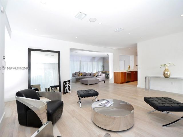 Home for rent at 880 N Venetian Dr - photo 7468983