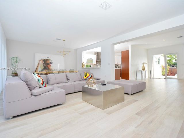 Home for rent at 880 N Venetian Dr - photo 7468984