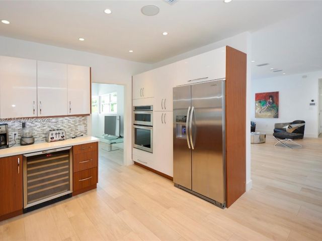 Home for rent at 880 N Venetian Dr - photo 7468985