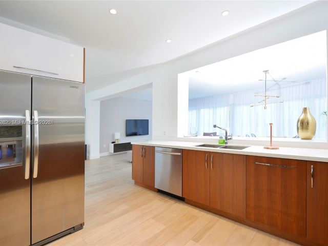 Home for rent at 880 N Venetian Dr - photo 7468986