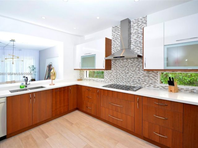 Home for rent at 880 N Venetian Dr - photo 7468987