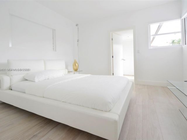 Home for rent at 880 N Venetian Dr - photo 7468988