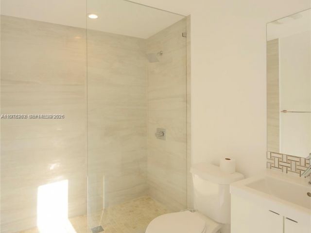 Home for rent at 880 N Venetian Dr - photo 7468989