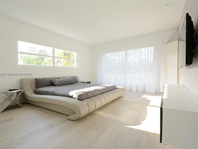 Home for rent at 880 N Venetian Dr - photo 7468990