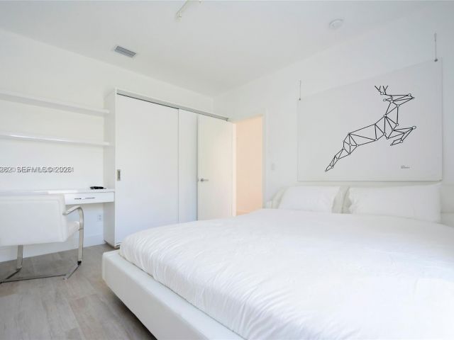 Home for rent at 880 N Venetian Dr - photo 7468994