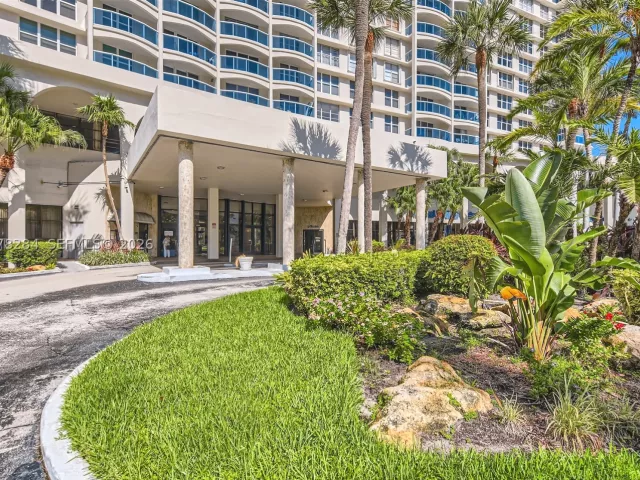 2-bedroom condo for rent in Hollywood - 3800 S Ocean Dr 1818 (Available NOW) - MondialRealty