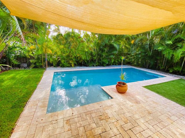 Home for rent at 8959 Dickens Ave - photo 7466989