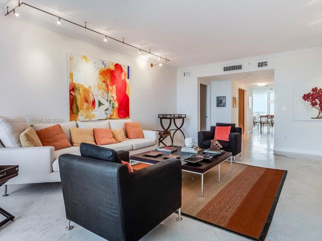 Apartment for rent  Unit #1405 - photo 7490574