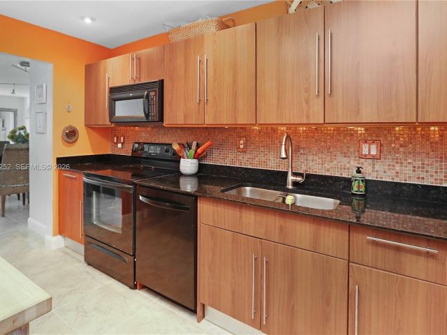 Apartment for sale  Unit #411 - photo 7466750