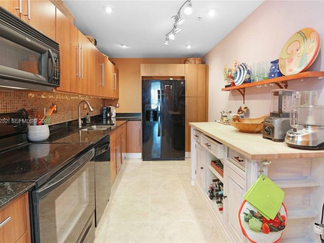 Apartment for sale  Unit #411 - photo 7466752