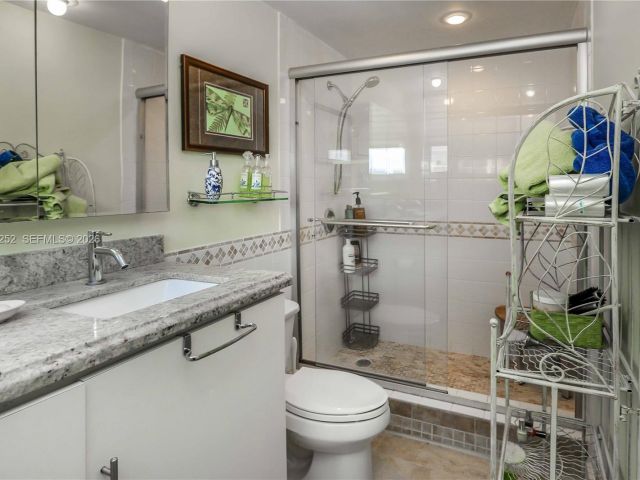 Apartment for sale  Unit #411 - photo 7466756