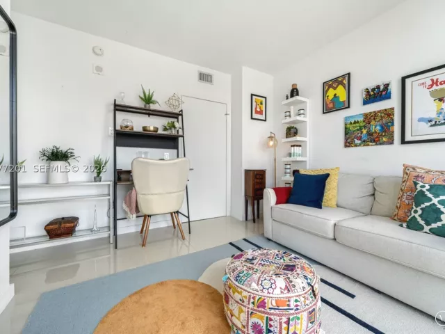 2-bedroom condo for sale in Miami - 460 NE 28th St 1901 - MondialRealty