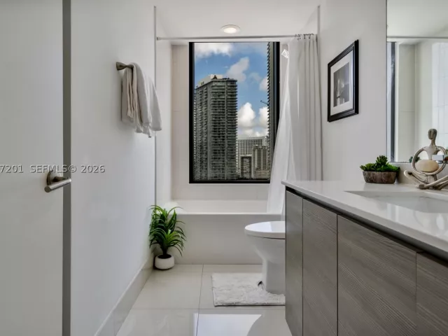 2-bedroom condo for sale in Miami - 460 NE 28th St 1901 - MondialRealty