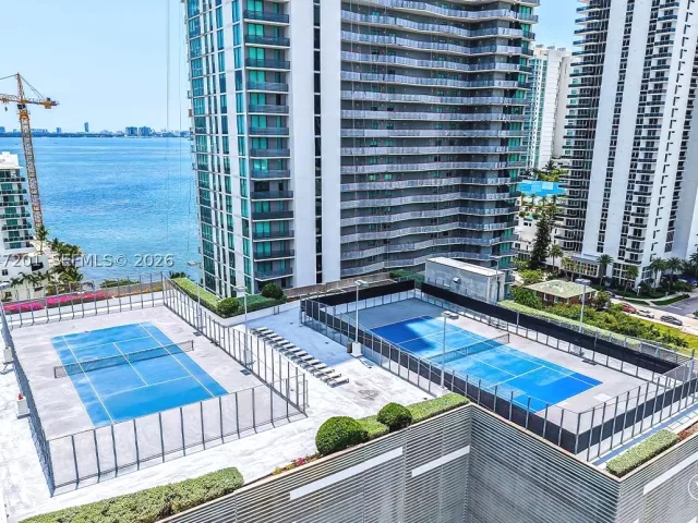 2-bedroom condo for sale in Miami - 460 NE 28th St 1901 - MondialRealty