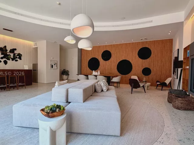 2-bedroom condo for sale in Miami - 460 NE 28th St 1901 - MondialRealty