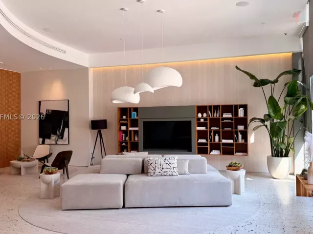 2-bedroom condo for sale in Miami - 460 NE 28th St 1901 - MondialRealty
