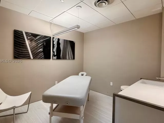 2-bedroom condo for sale in Miami - 460 NE 28th St 1901 - MondialRealty