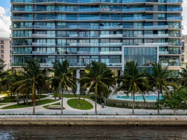 2-bedroom condo for sale in Miami - 460 NE 28th St 1901 - MondialRealty