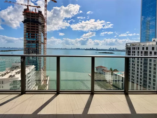 2-bedroom condo for sale in Miami - 460 NE 28th St 1901 - MondialRealty