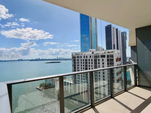 2-bedroom condo for sale in Miami - 460 NE 28th St 1901 - MondialRealty