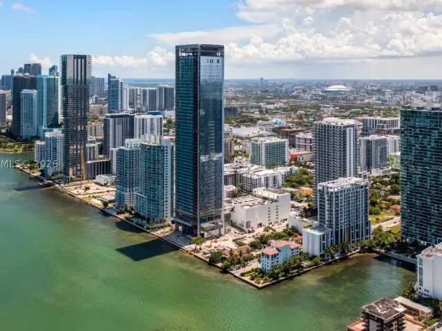 2-bedroom condo for sale in Miami - 460 NE 28th St 1901 - MondialRealty