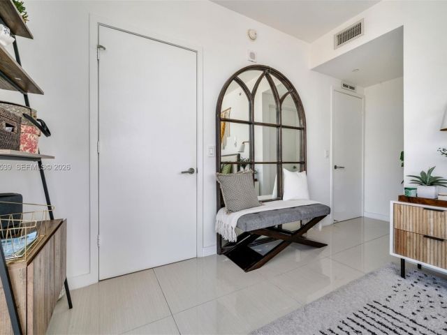 Apartment for rent  Unit #1901 - photo 7516252