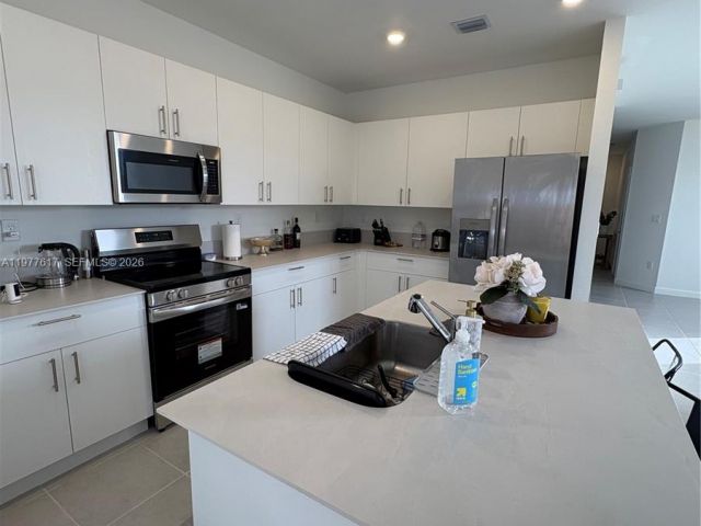 3-bedroom home for rent in Homestead - 2409 SE 28th St 2409 - MondialRealty