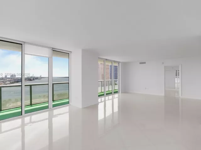 3-bedroom condo for sale in Miami - 50 Biscayne Blvd 1902 - MondialRealty