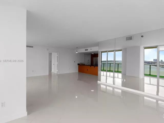 3-bedroom condo for sale in Miami - 50 Biscayne Blvd 1902 - MondialRealty