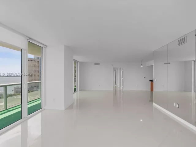 3-bedroom condo for sale in Miami - 50 Biscayne Blvd 1902 - MondialRealty