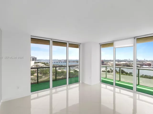 3-bedroom condo for sale in Miami - 50 Biscayne Blvd 1902 - MondialRealty