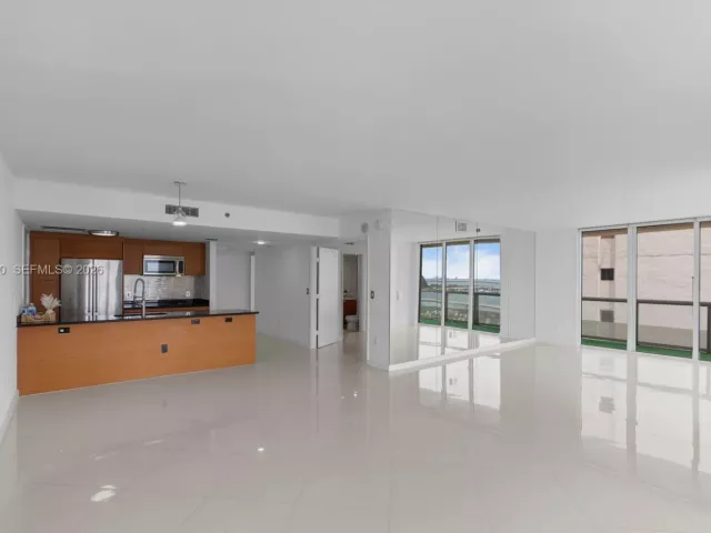 3-bedroom condo for sale in Miami - 50 Biscayne Blvd 1902 - MondialRealty