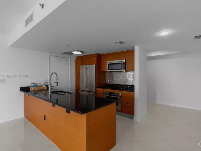 3-bedroom condo for sale in Miami - 50 Biscayne Blvd 1902 - MondialRealty