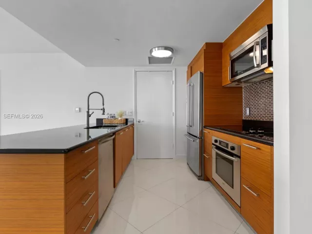 3-bedroom condo for sale in Miami - 50 Biscayne Blvd 1902 - MondialRealty