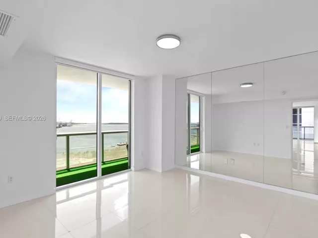 3-bedroom condo for sale in Miami - 50 Biscayne Blvd 1902 - MondialRealty