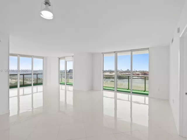 3-bedroom condo for sale in Miami - 50 Biscayne Blvd 1902 - MondialRealty