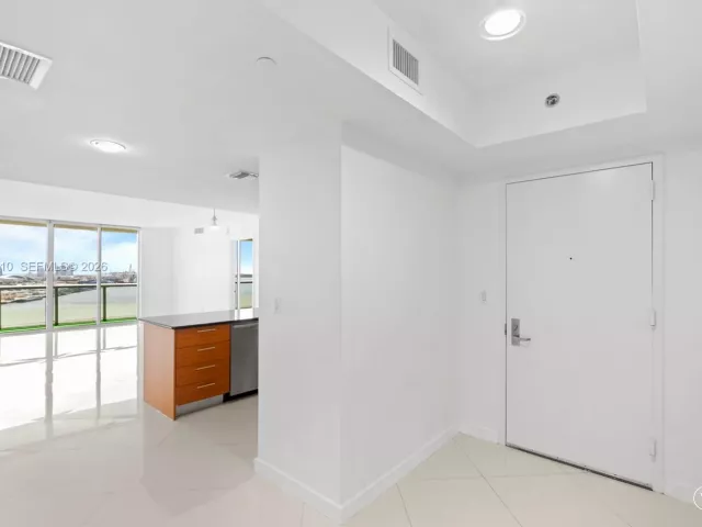3-bedroom condo for sale in Miami - 50 Biscayne Blvd 1902 - MondialRealty