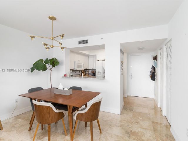 Apartment for rent  Unit #809 - photo 7510769