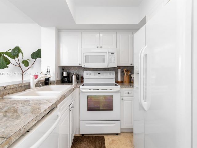 Apartment for rent  Unit #809 - photo 7510771